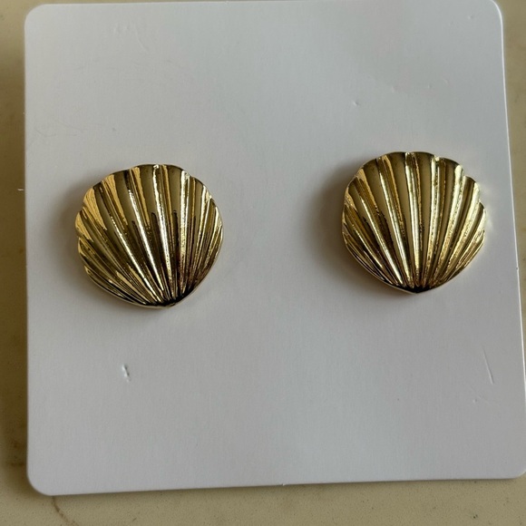 Gold Shell Earrings - Picture 2 of 2